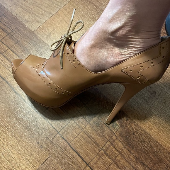 Report Signature Ellis Nude …New in box - Picture 2 of 5